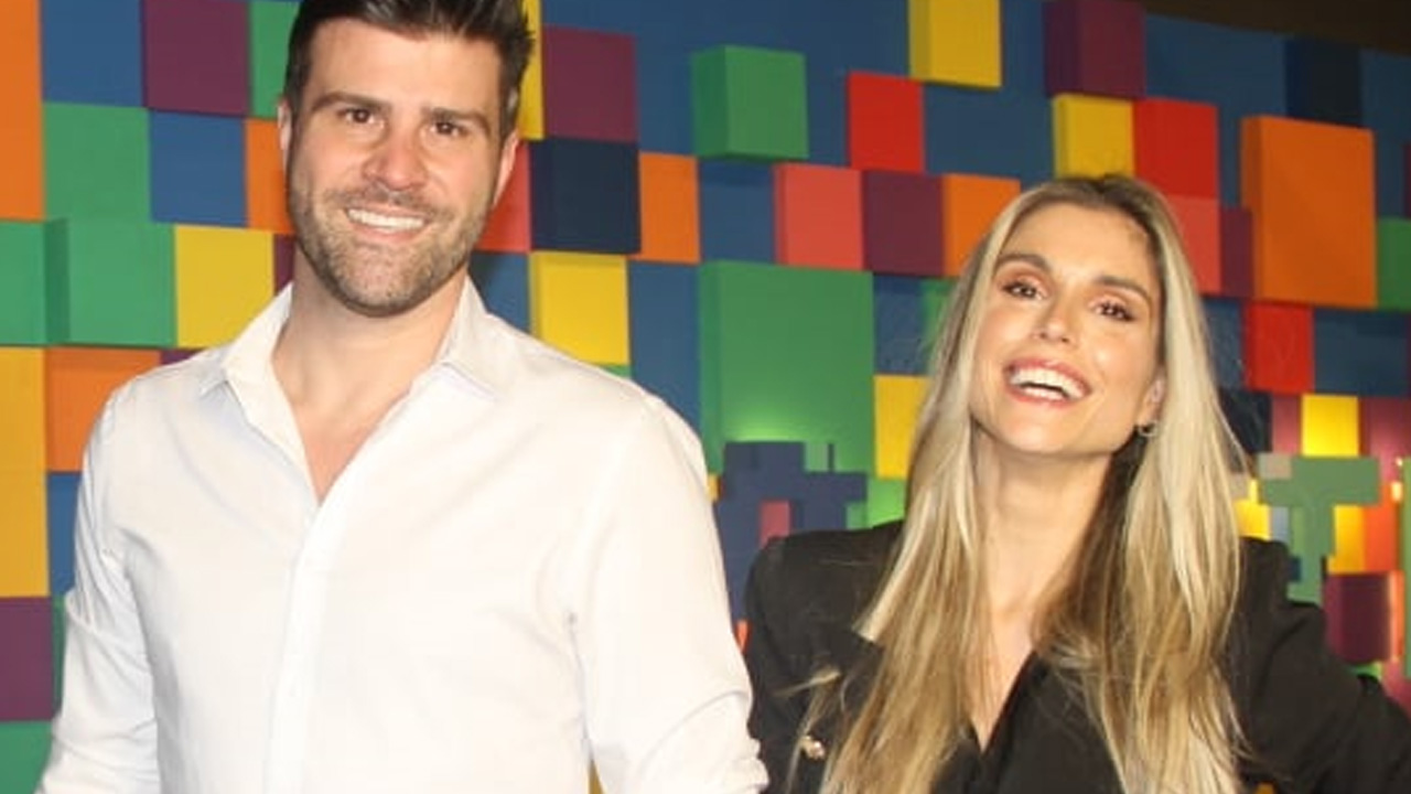 Flávia Viana e Marcelo Zangrandi são contratados pela RedeTV! para assumir o TV Fama: “Novo modelo”