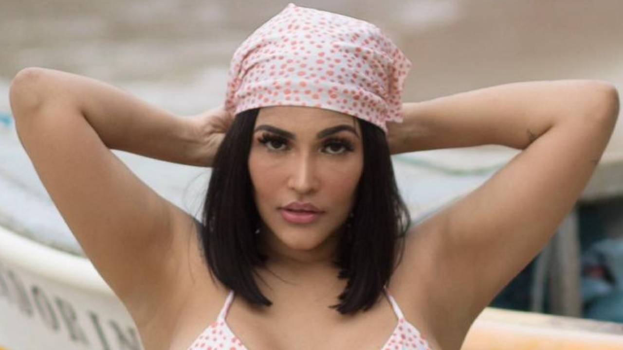 Só de biquíni, ex-BBB Flay leva web à loucura ao ostentar cinturinha fina e barriga trincada: “Babo nessa mulher”