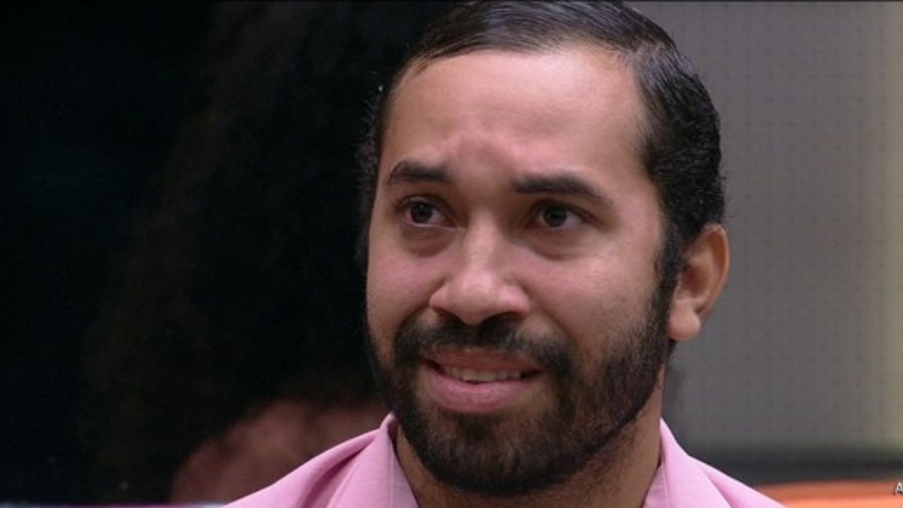 Alvo de ataques, ex-BBB Gilberto sofre tentativa de golpe nas redes sociais e lamenta: “Pessoas ruins”