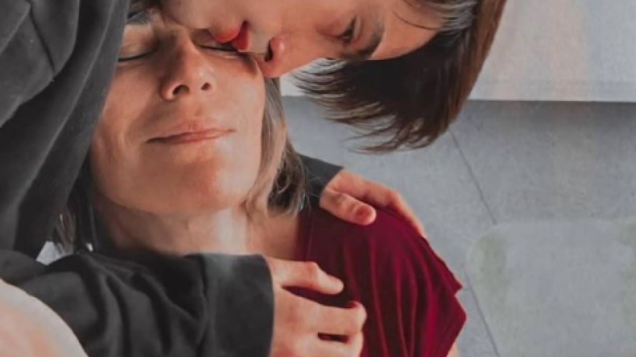 Em momento família, Glória Pires surge abraçadinha com filho caçula e web se derrete: “Amor puro e verdadeiro”