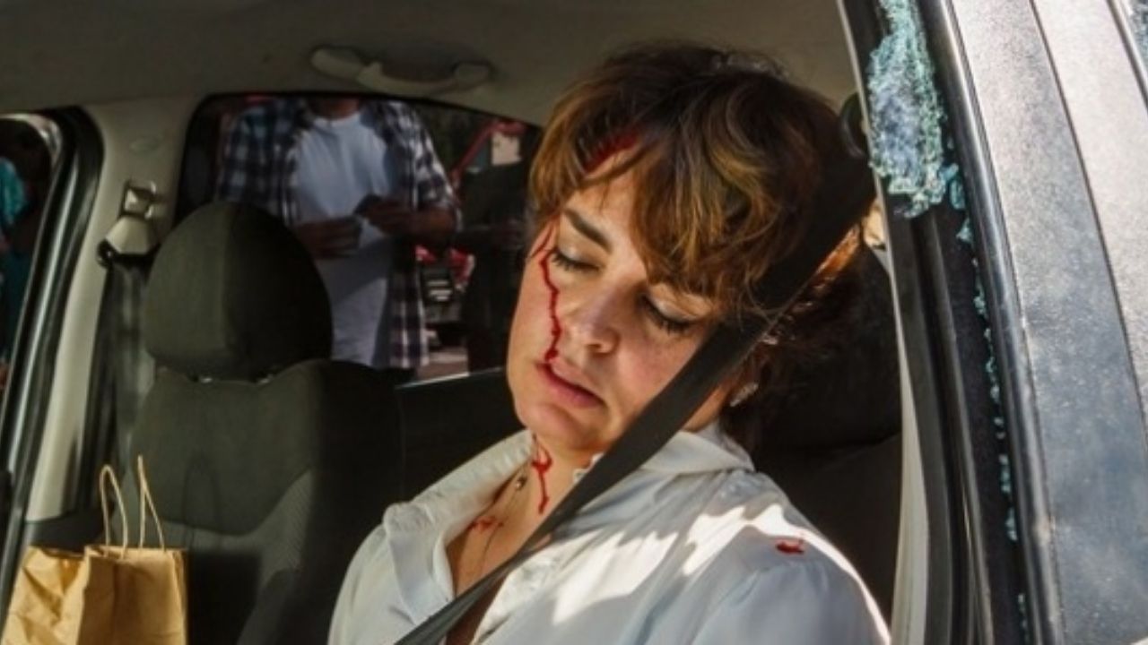 Império: Após bixessualidade de Cláudio ser descoberta, Beatriz é atacada e sofre grave acidente