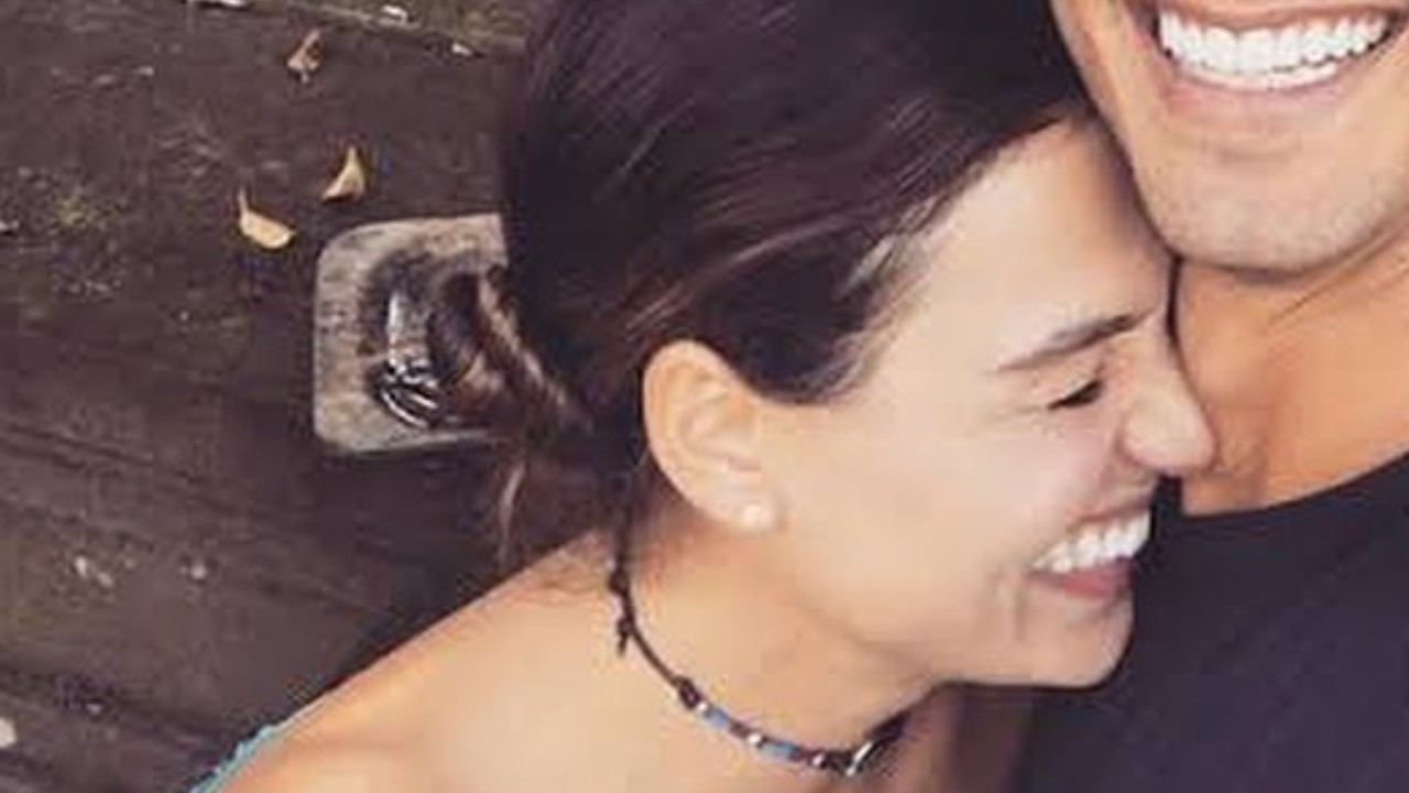 Isis Valverde divide cenas apaixonantes com o marido e comemora 5 anos de relacionamento: “Te amo”