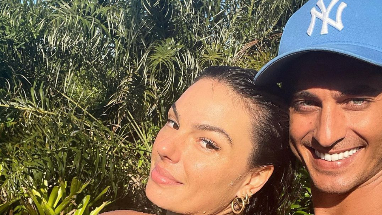 Isis Valverde celebra três anos de casamento com o empresário André Resende