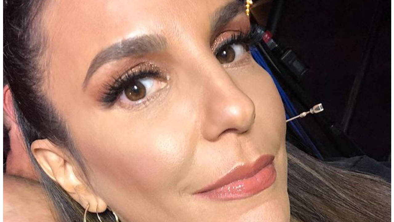Ivete Sangalo lamenta as 500 mil mortes pela Covid-19, mas isenção política divide opiniões: “Alguém precisa avisar”