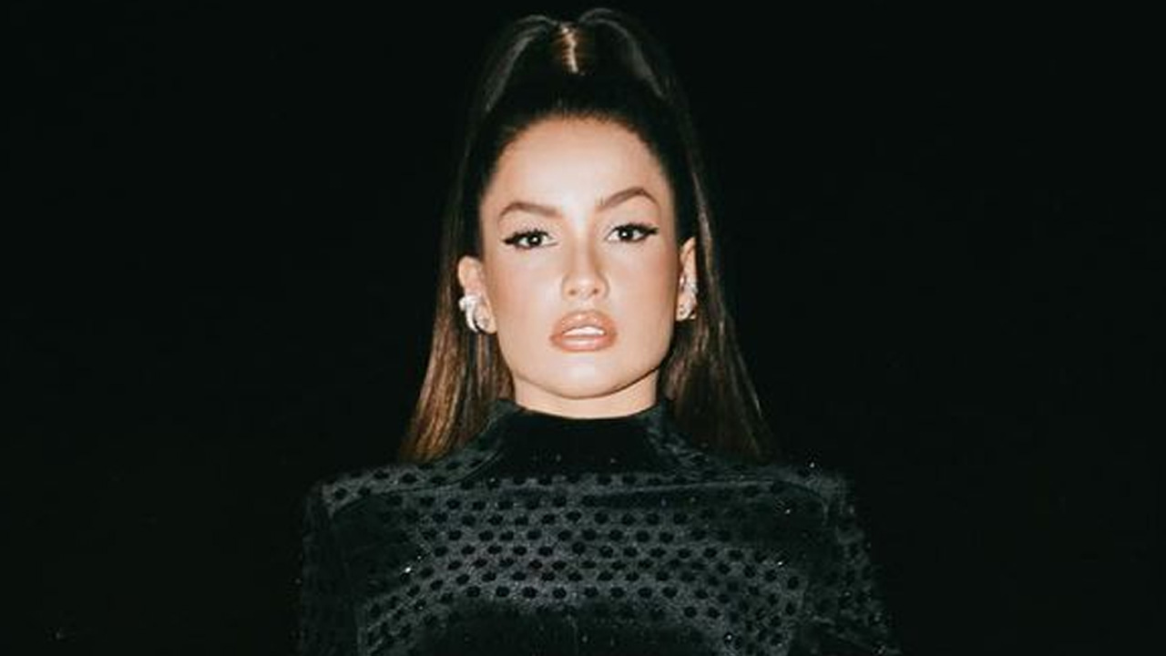 Deslumbrante, ex-BBB Juliette Freire aposta em vestido curtinho e mostra pernões em live com Wesley Safadão: “Lindeza”