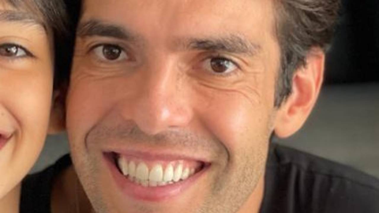 Tal pai, tal filho! Kaká posa coladinho com Lucas e semelhanças roubam a cena: “Ele é a minha cara”