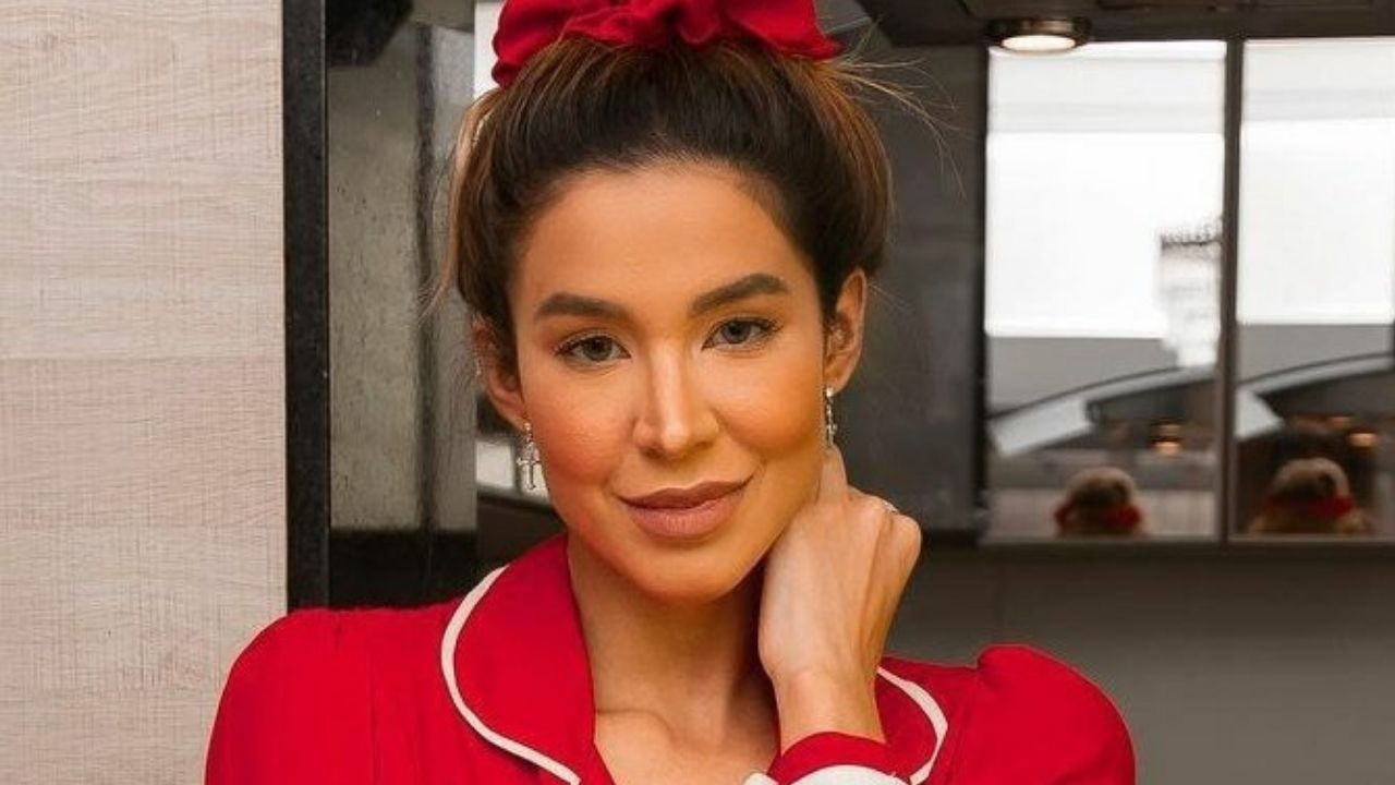 Apoiadora do PT, ex-BBB Kerline veste pijama vermelho e recebe recado carinhoso do partido: “Amamos”