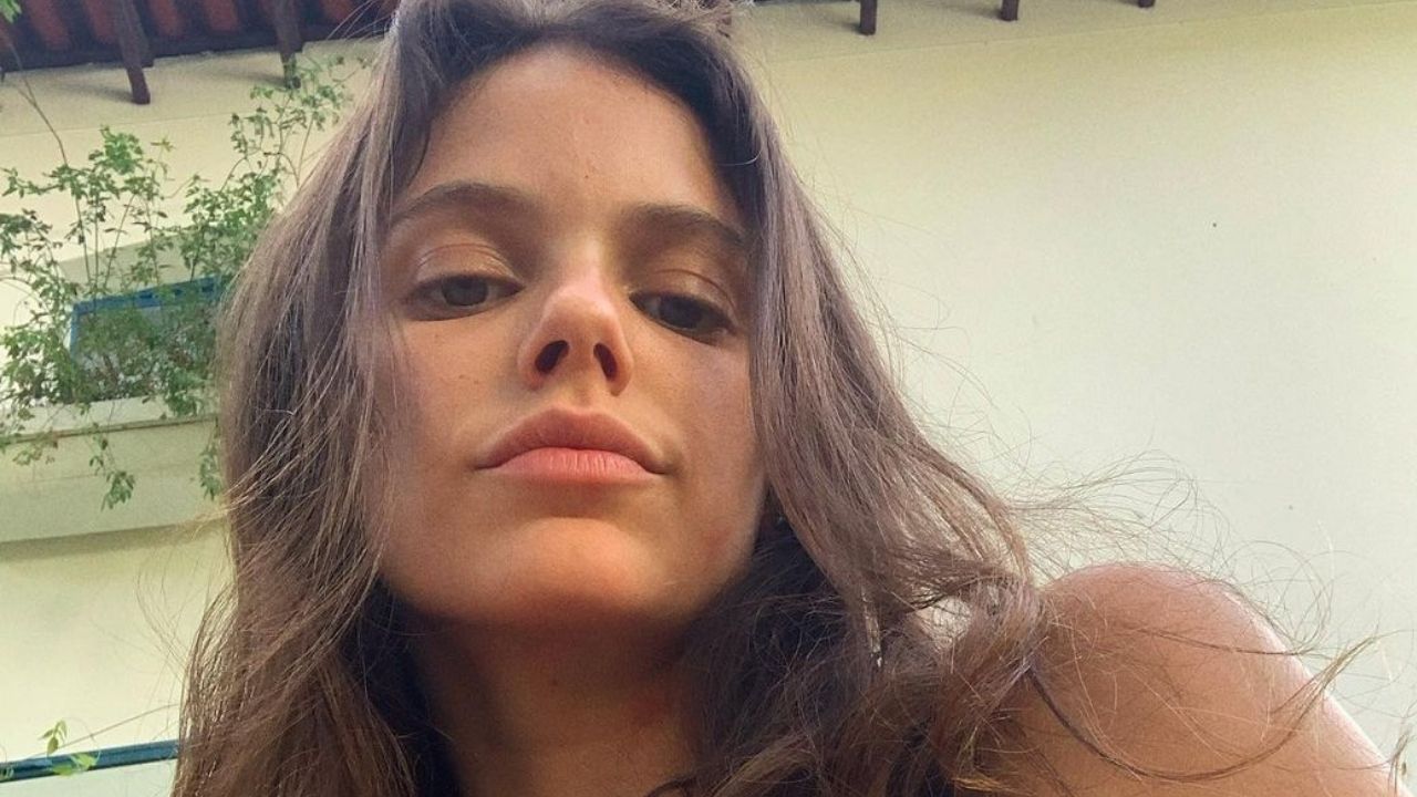 Laura Neiva compartilha clique fofíssimo com a filha de 1 ano e semelhança impressiona: “A cara da mãe”