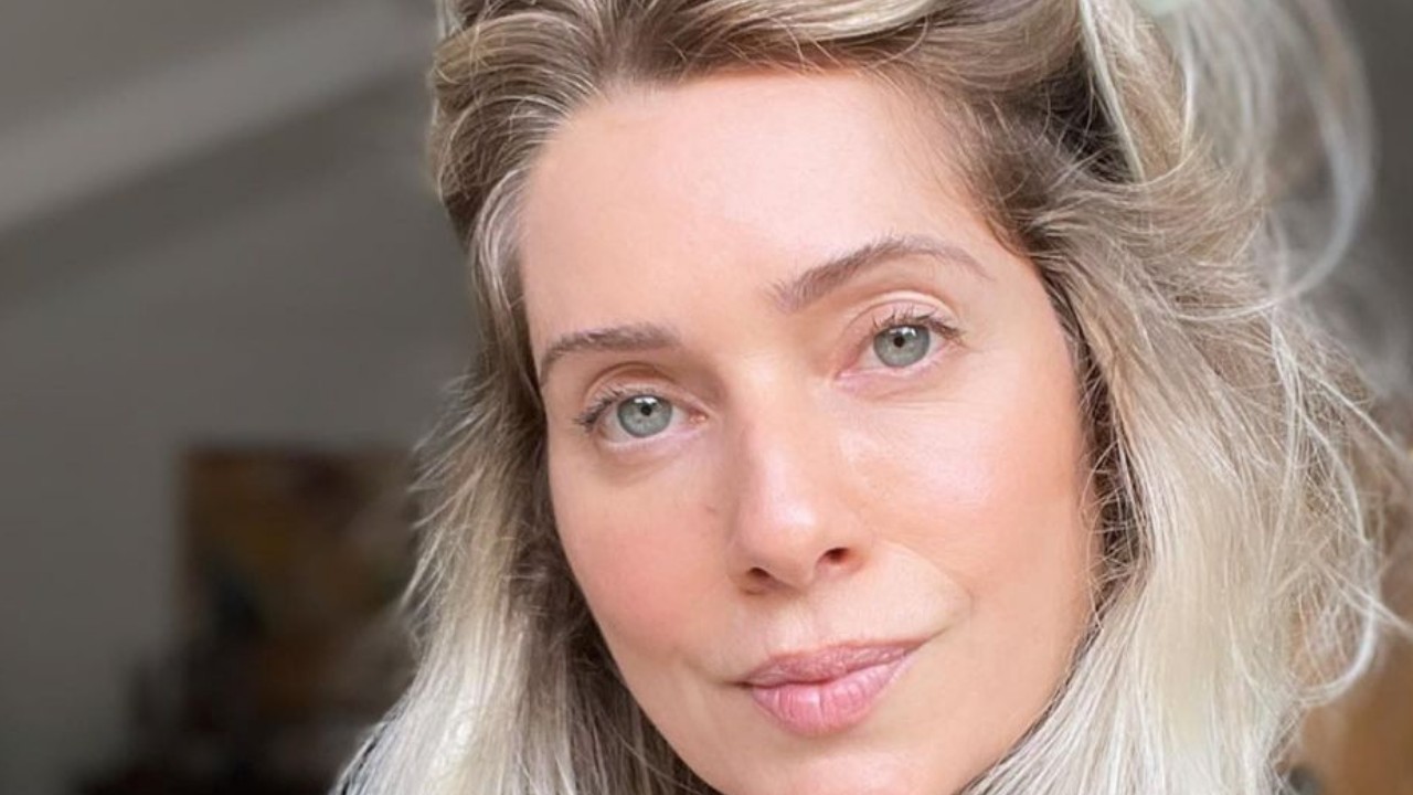 Letícia Spiller radicaliza e choca ao surgir com as madeixas roxas: “Tomara que esse cabelo seja mentira”