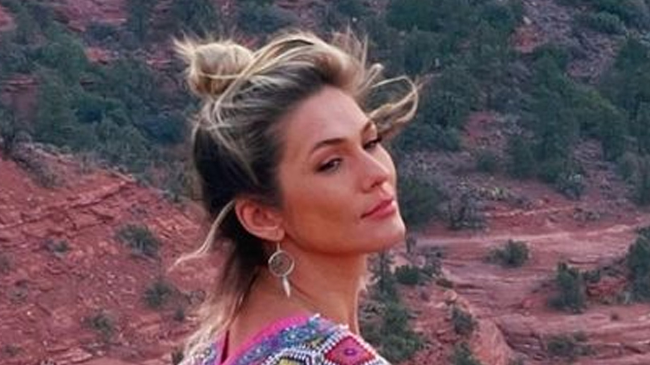 Nos Estados Unidos, Lívia Andrade deixa pernões à mostra ao posar só de camiseta ao ar livre: “Sol rachando”