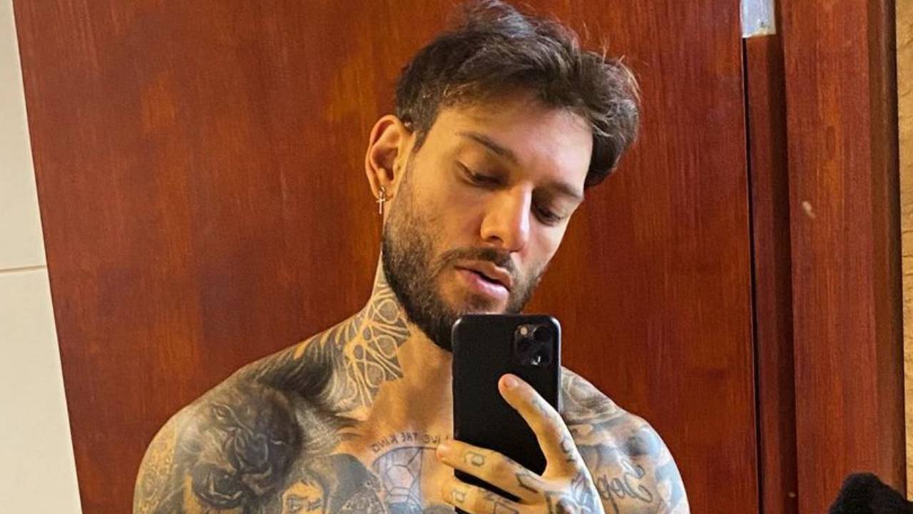 Lucas Lucco mostra evolução chocante do corpo em antes e depois da academia: “Comecei com 13 anos”