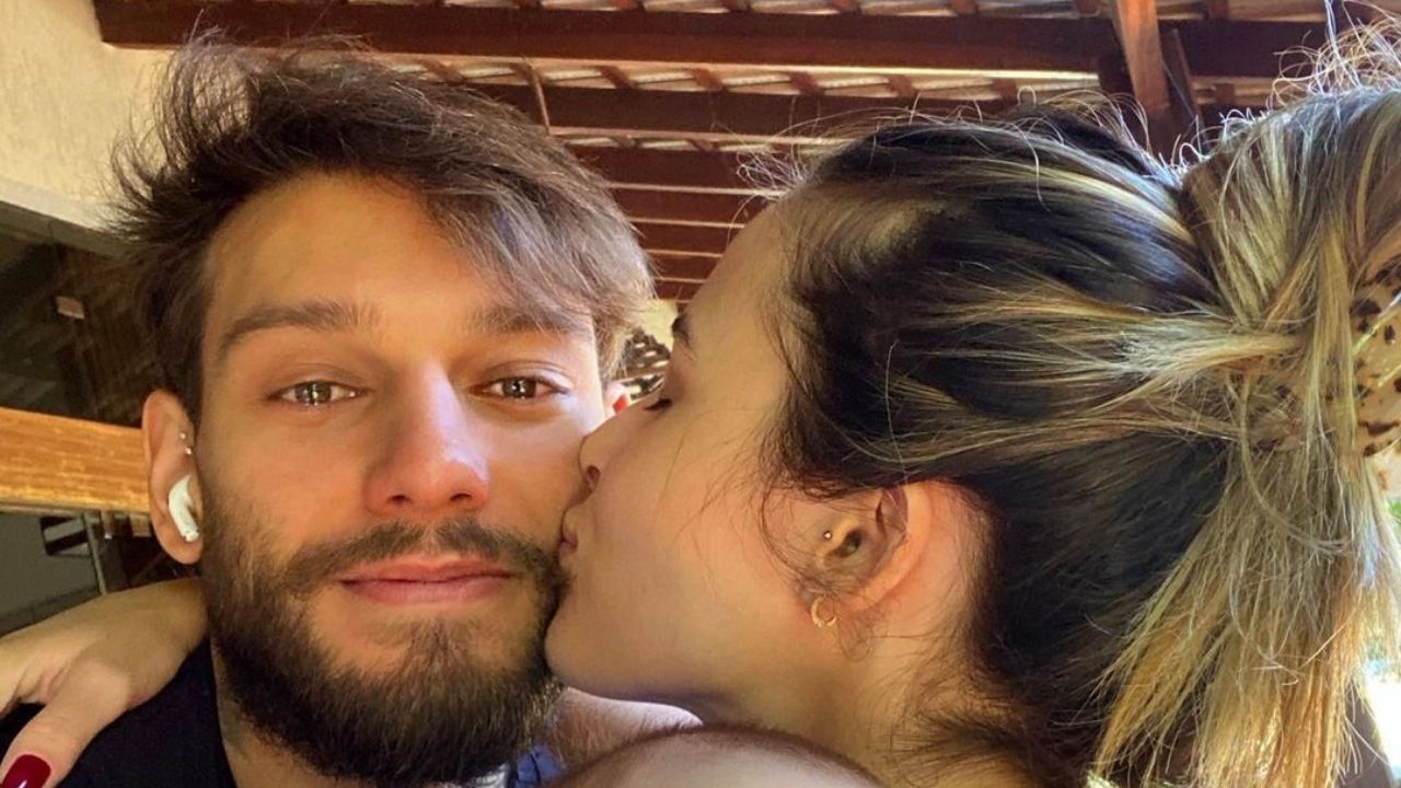 Emocionado, Lucas Lucco chora ao se despedir da família: “Difícil ficar distante”