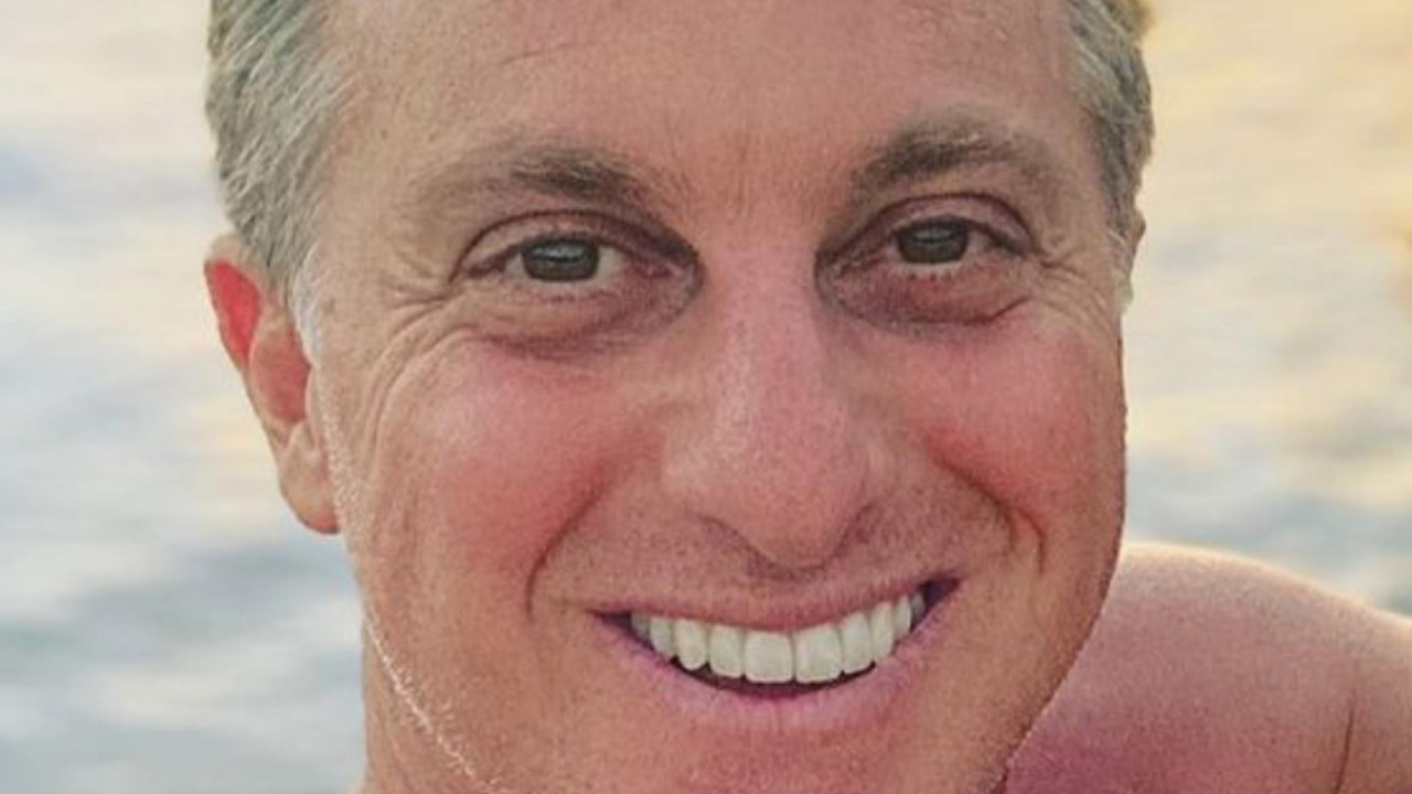Luciano Huck lamenta saudade de arraial ao posar ao lado de Angélica vestida de noiva: “Celebração das mais queridas”