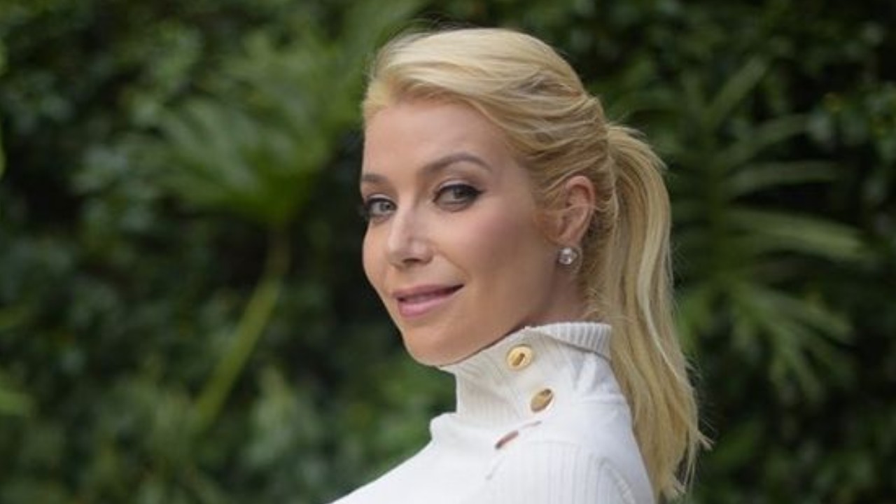 Em clique raro, Luiza Possi exibe lindas curvas da gravidez e pergunta: “É menino ou menina?”