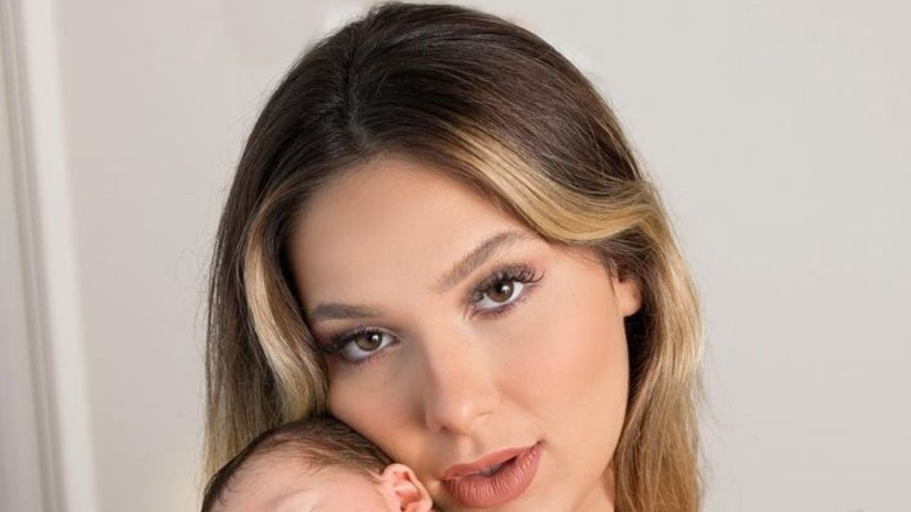 Mãe de primeira viagem, Virgínia Fonseca aparece segurando a filha e se emociona: “O que tenho de melhor na minha vida”