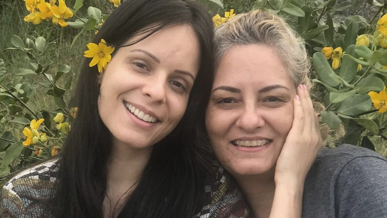 Cantora gospel Marcela Taís revela morte da mãe por Covid-19 com apenas 54 anos: “Me sinto perdida”