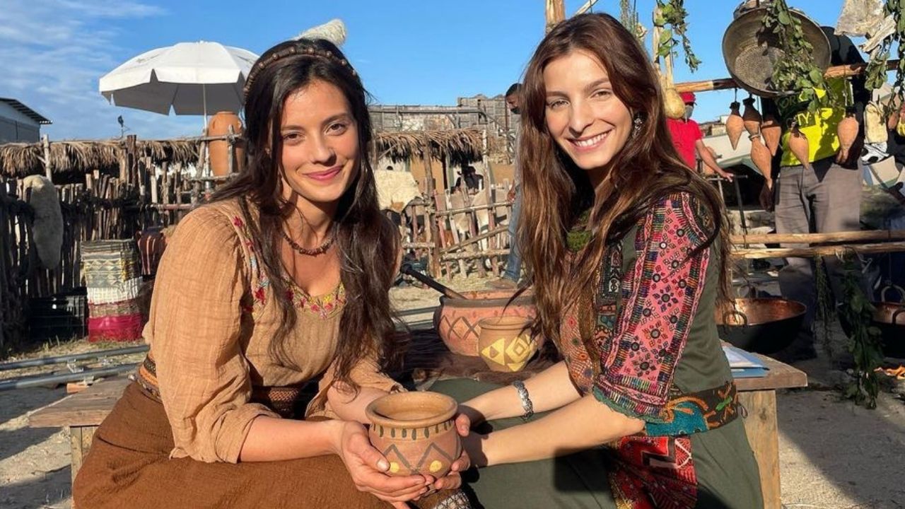Na expectativa para a estreia em Gênesis, Michelle Batista compartilha clique nos bastidores da novela: “Falta pouco”