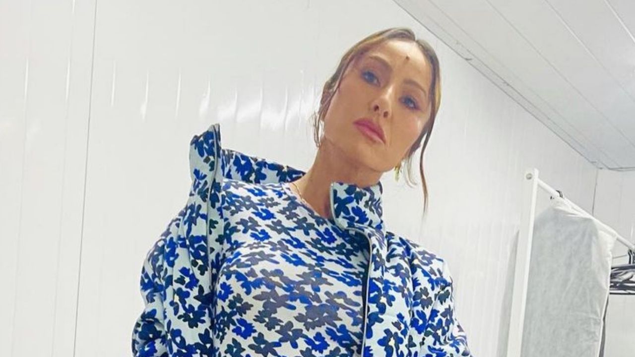 Na expectativa para novo reality ‘Ilha Record’, Sabrina Sato posa belíssima em camarim: “Vem aí”