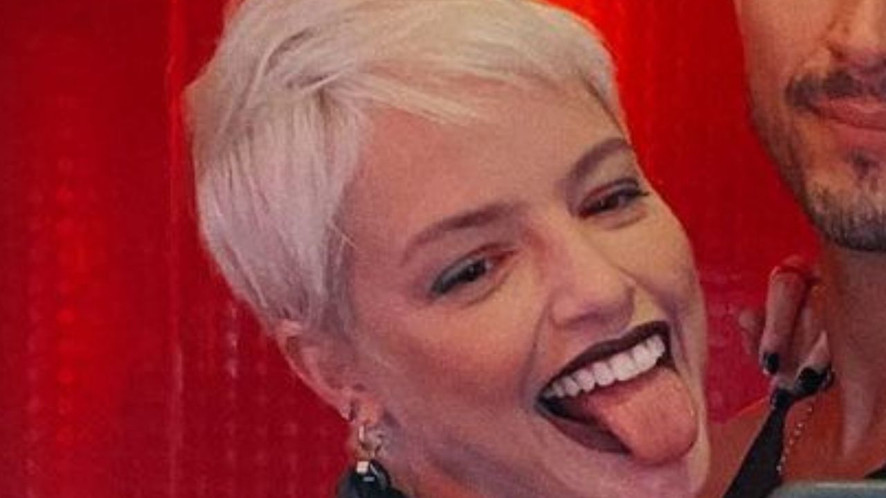 Nas gravações de ‘Verdades Secretas 2’, Agatha Moreira compartilha clique com colegas de elenco: “Melhores parceiros”