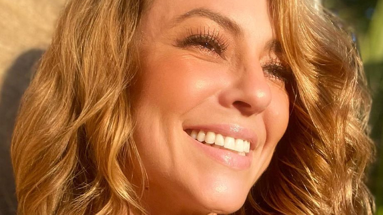 Solteiríssima, Paolla Oliveira ri à toa e mostra beleza natural em cliques espontâneos: “Que perfeição”