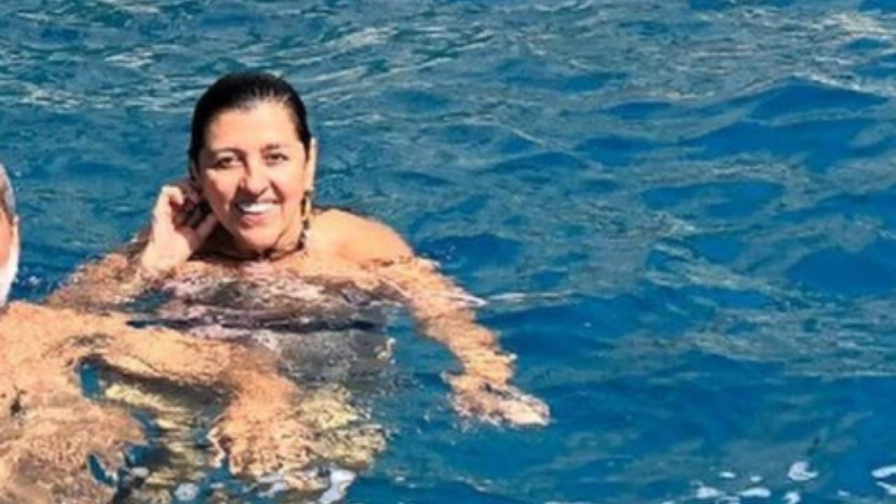 Celebrando a sustentabilidade, Regina Casé posa com a família no mar e se derrete: “O lugar onde eu sou mais feliz”