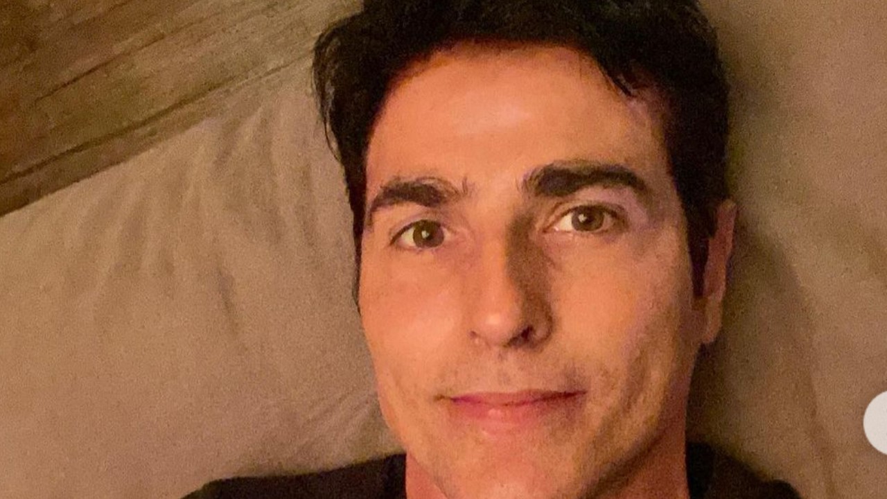 Direto do baú, Reynaldo Gianecchini mostra documento de quando ingressou na faculdade: “Quando era estudante”