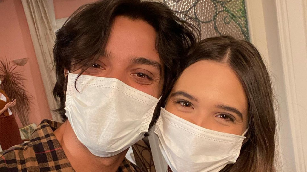 Rodrigo Simas reencontra amiga Juliana Paiva nos bastidores de Salve-se Quem Puder: “Obrigada pela parceria”