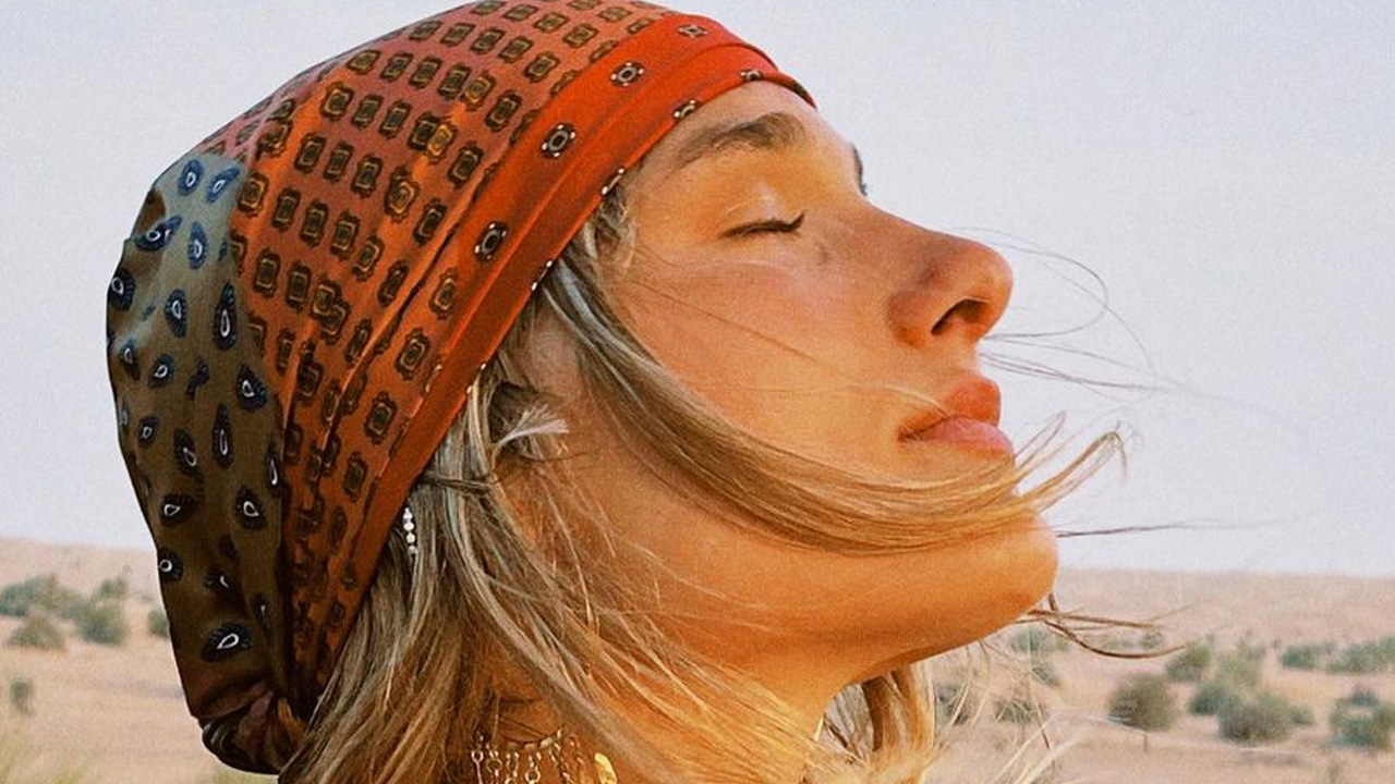 Sasha Meneghel abre álbum de fotos da lua de mel no deserto e seguidores analisam semelhança com Xuxa: “Sua mãe todinha”