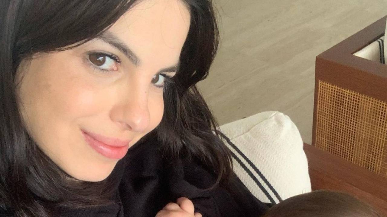 Sthefany Brito deixa de amamentar o filho após 7 meses e desabafa: “Chorei algumas vezes”