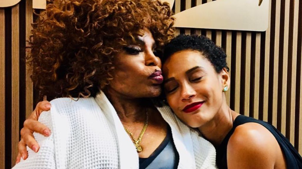 Com homenagem comovente, Taís Araújo comemora aniversário de Elza Soares: ”Personificação do que há de melhor”