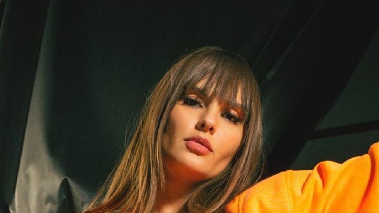Ex-BBB Thais Braz abre a blusa e posa com calça de couro em look deslumbrante: “Que mulher é essa?”