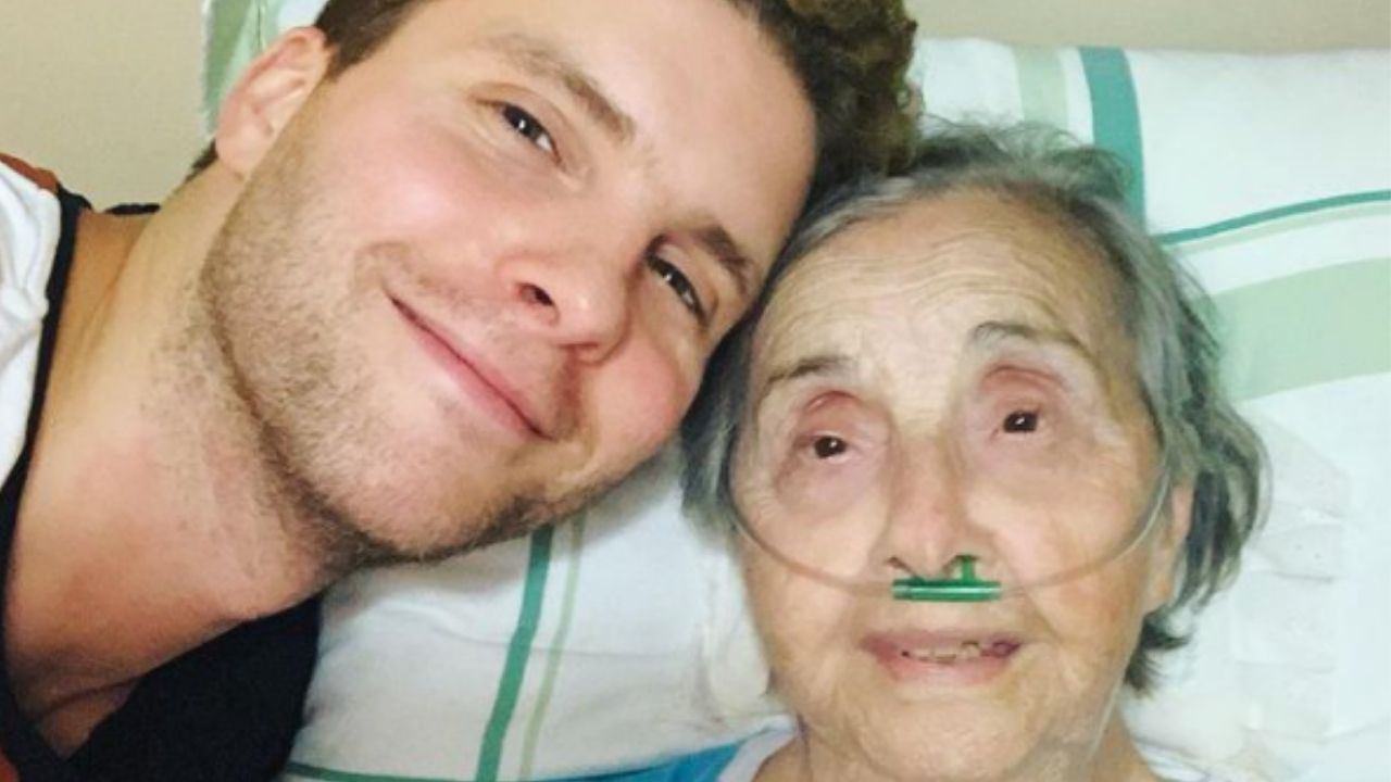 Abaladíssimo, Thiago Fragoso lamenta morte da avó, de 97 anos: “Muito difícil lidar com esse sentimento”