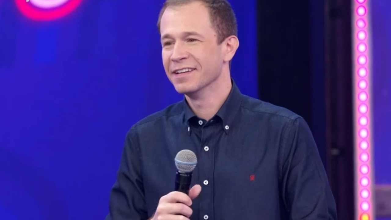 Muito sincero, Tiago Leifert faz pedido inusitado para Luciano Huck ao vivo no ‘Super Dança dos Famosos’: “Preciso tirar férias”