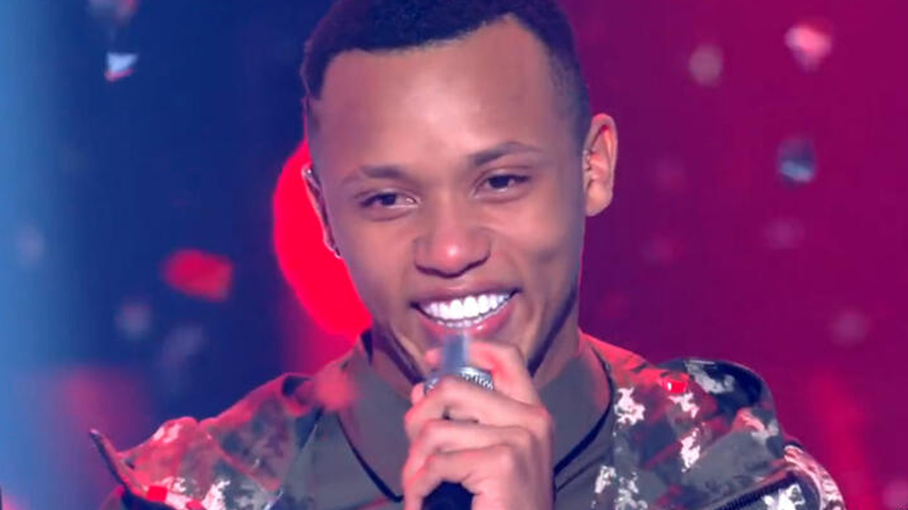 Vencedor do ‘The Voice Brasil’, Victor Alves sofre acidente de carro no Rio de Janeiro e é hospitalizado: “Em atendimento”