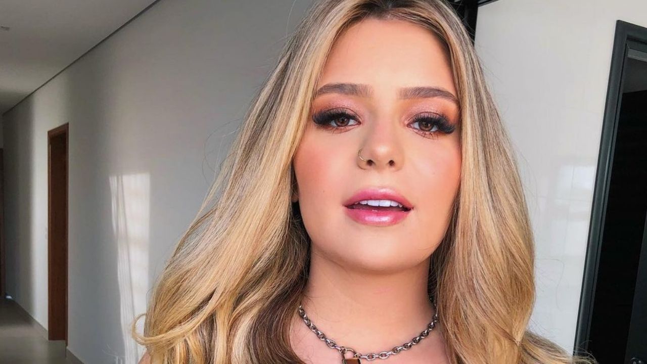 Não abalou? Viih Tube ironiza críticas do BBB21 e decora apartamento com letreiro escrito “cancelada”
