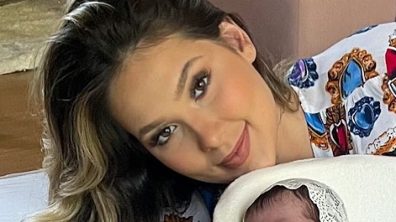 Mamãe do momento, Virgínia Fonseca divide primeiro ensaio newborn da filha e fãs cravam: “É a sua cópia!”