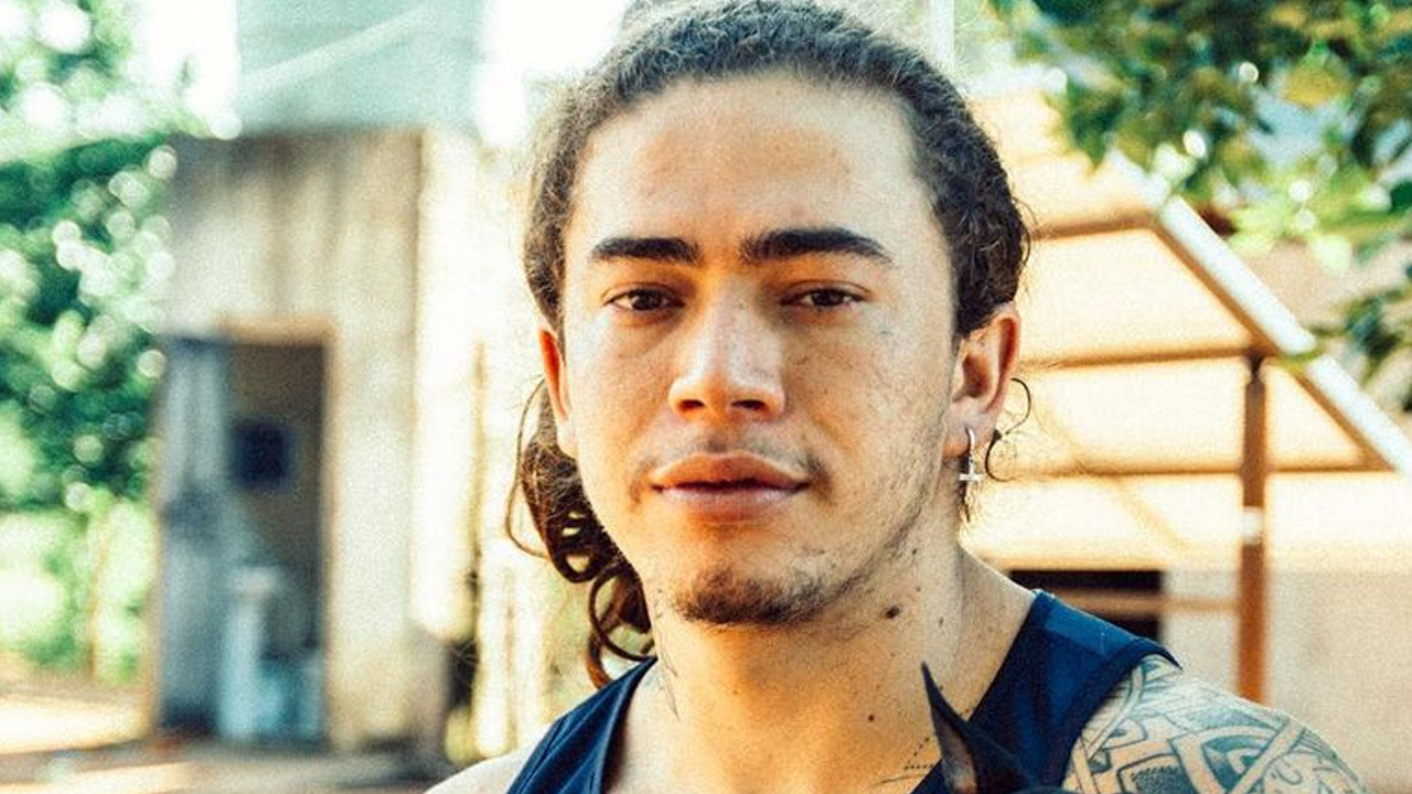 Após perder o filho, Whindersson Nunes ressurge em foto com tatuagens no rosto: “Viva como um guerreiro”