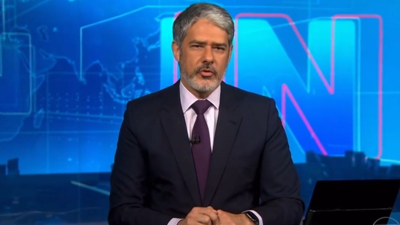 Ao vivo no ‘JN’, William Bonner quebra protocolo e sai de defesa de repórter após onda de ataques: “Globo se solidariza”