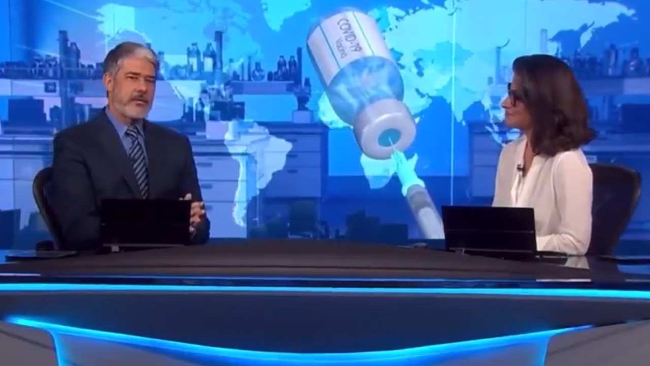 Ao vivo no ‘Jornal Nacional’, William Bonner quebra protocolo ao falar sobre vacinação: “O mundo não é plano”
