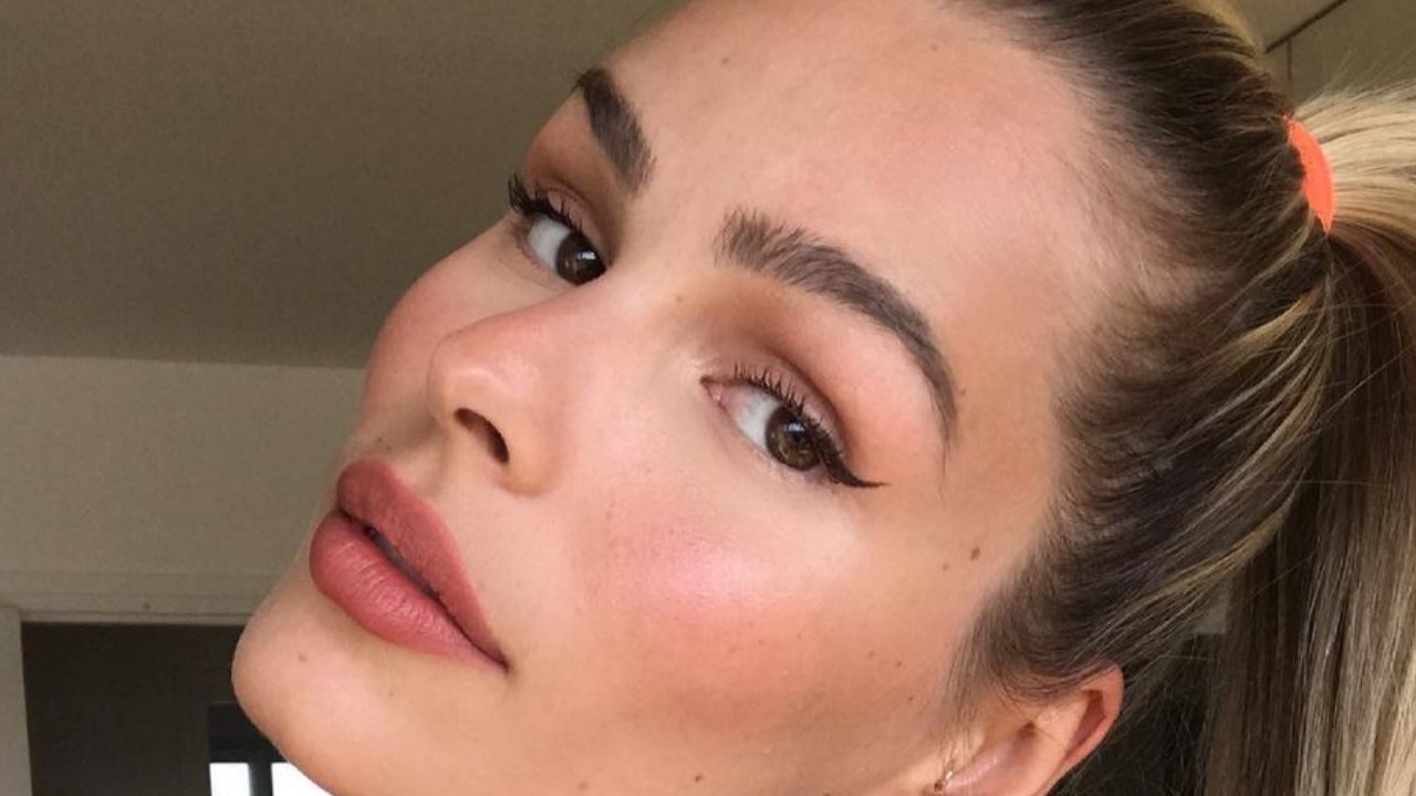Yasmin Brunet causa impacto ao surgir em imagens impressionantes em meio ao oceano: “Verdadeira sereia”
