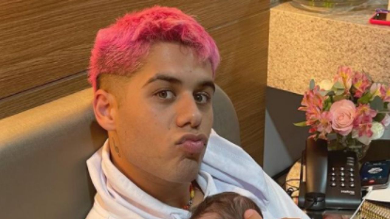 Papai babão! Todo encantado, Zé Felipe posa com Maria Alice em clique novo e derrete a web: “A cara da Virgínia”