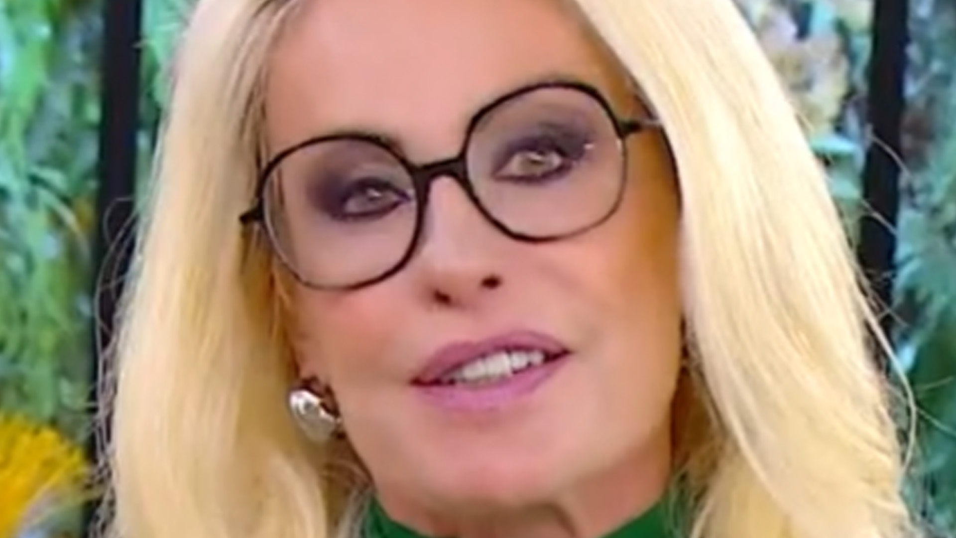 Ana Maria Braga aparece totalmente diferente com cabelos longos: “Chocante”