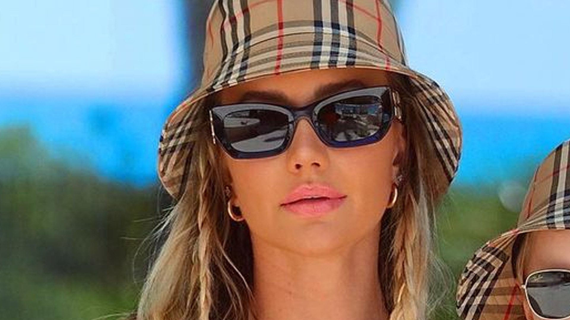 Esposa de Justus, Ana Paula Siebert combina biquíni com bebê de 2 anos: “Charmosa”
