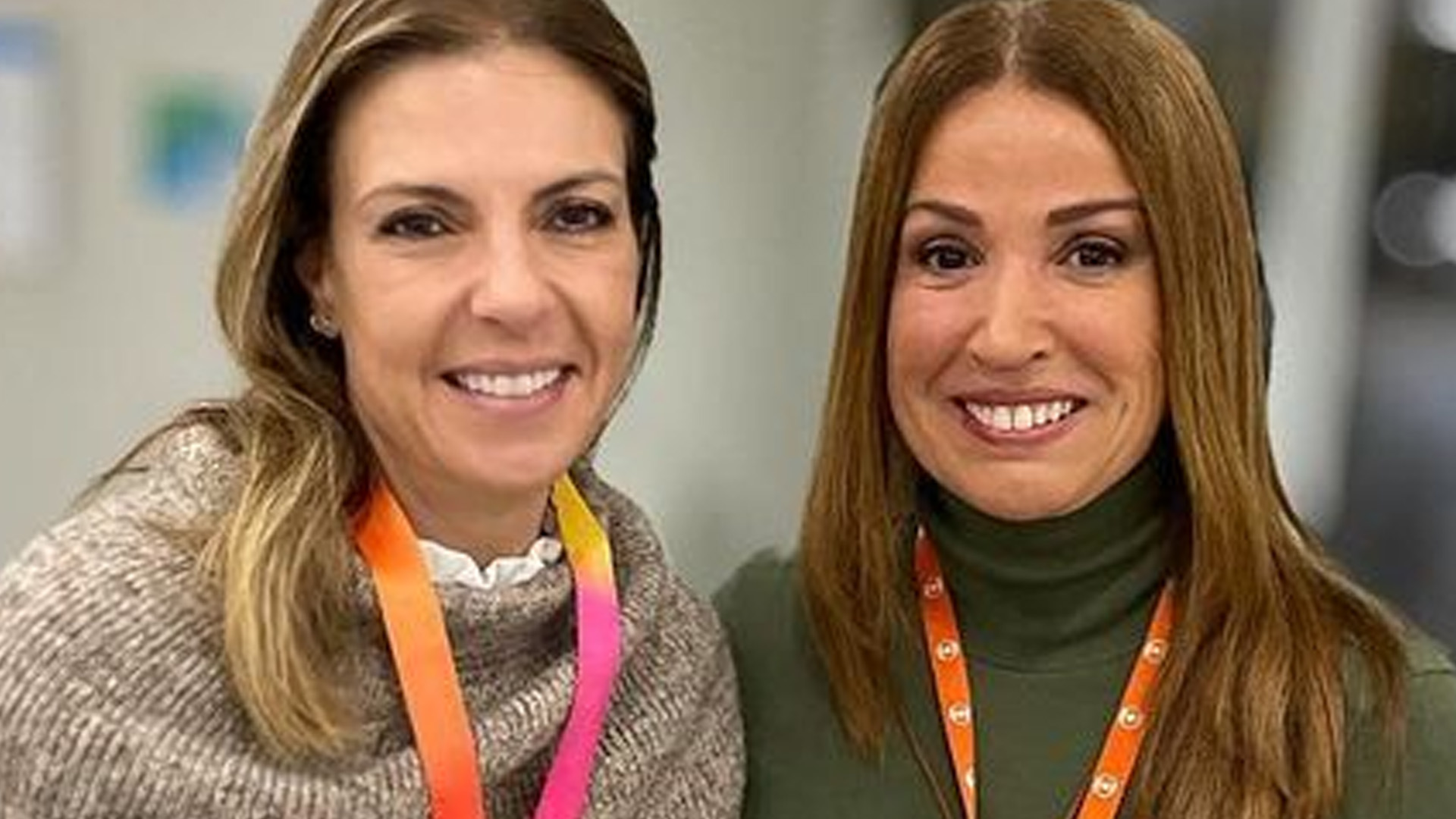 Ananda Apple e Zelda Mello posam juntas e reclamam de confusão: “Cansei”