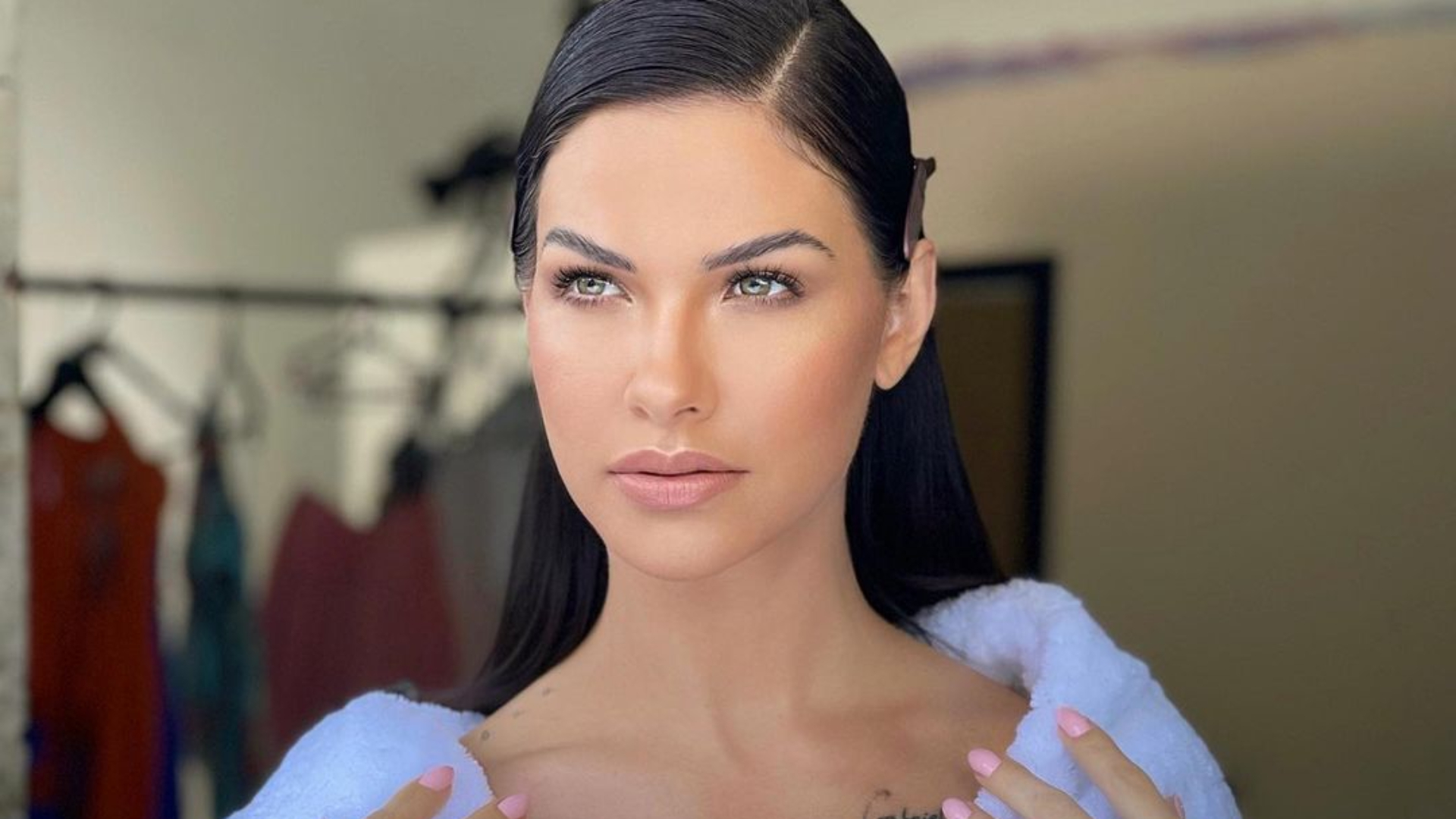 Andressa Suita abre roupão no limite e deixa tatuagem íntima escapar: “Deusa”