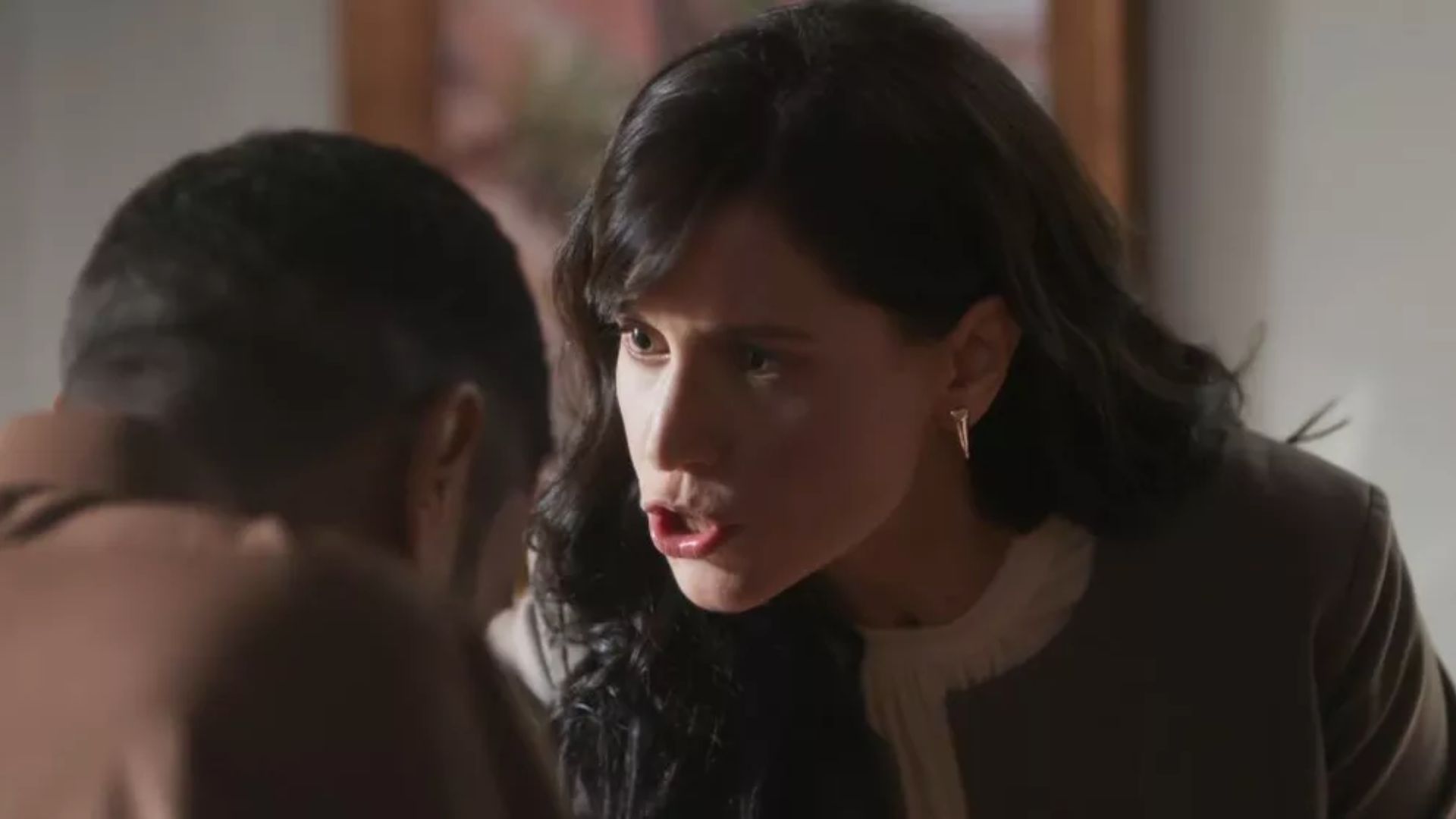 Cara e Coragem: Regina comete loucura para calar Leonardo no enterro de Clarice: “Culpado”