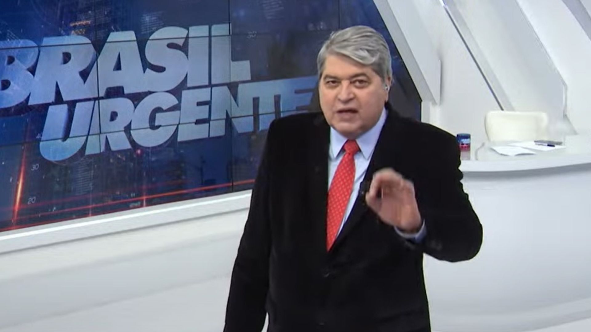 Datena esculacha equipe ao vivo na Band ao se deparar com erro grave: “Dá processo”