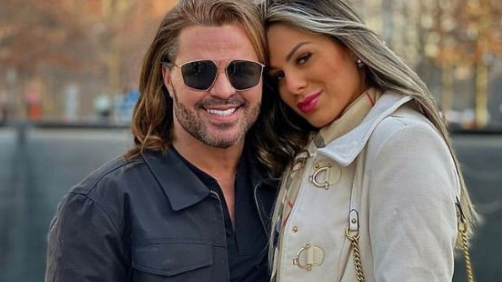 Eduardo Costa pede a namorada em casamento e ela se declara: “Amo você para sempre”