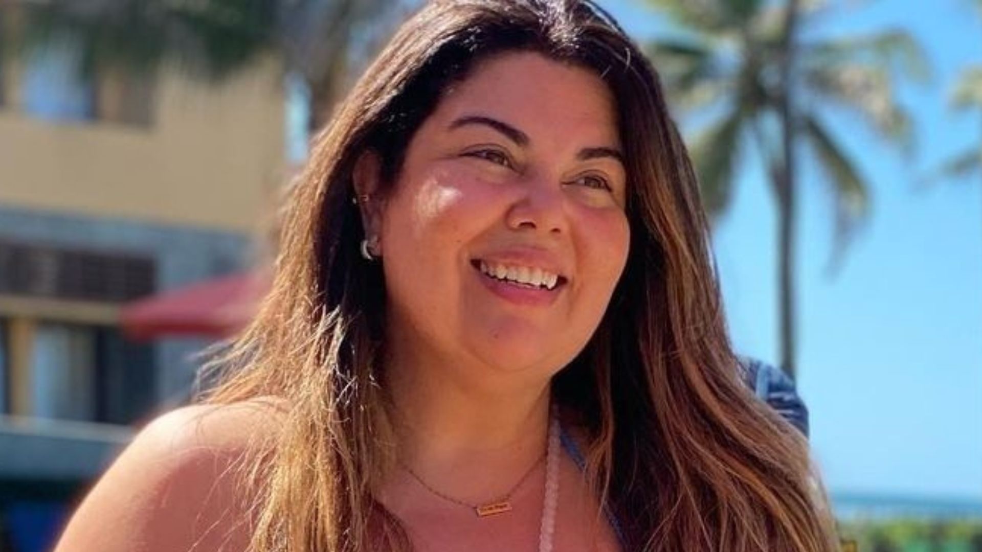 Fabiana Karla ostenta corpão real e seios fartos chamam atenção: “Poderosa”