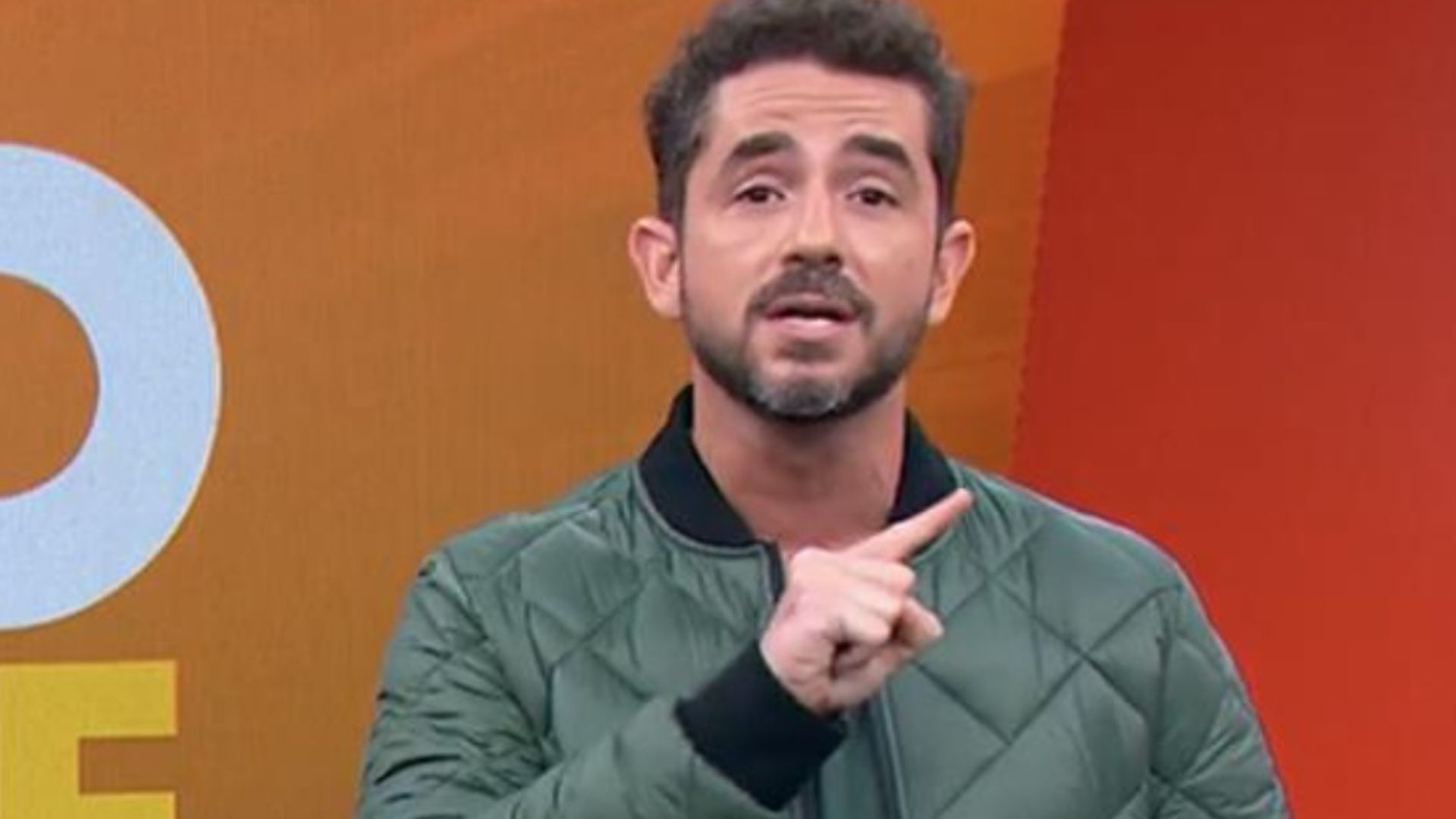 Felipe Andreoli é alfinetado por seguidor e perde a compostura na web: “Baba ovo”
